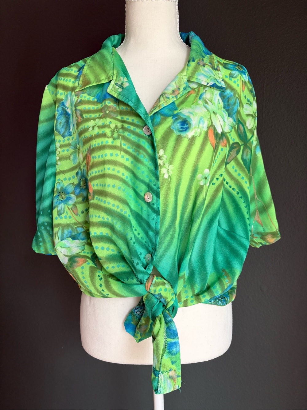 Vintage Versailles Green Sheer Floral Button Front Resort Blouse